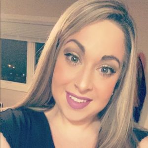 Meet your Posher, Tzoulia